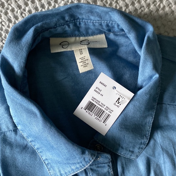Adorable Jessica Simpson, snap denim maternity shirt *NWT* - Picture 2 of 3